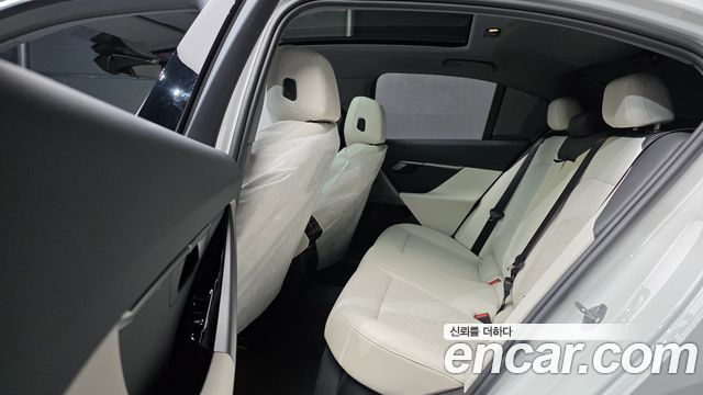 BMW 5-Series 2026 — photo 18