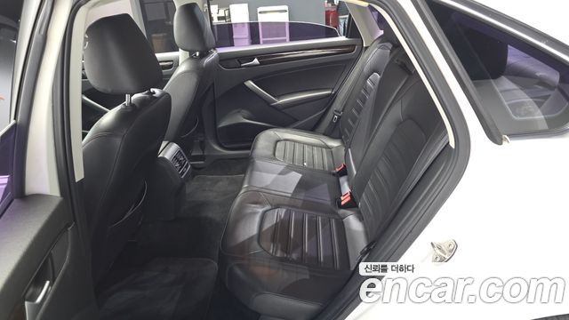 Volkswagen Passat 2015 — photo 12