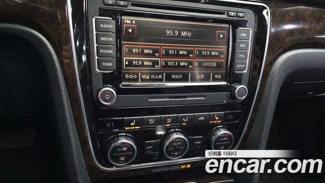 Volkswagen Passat 2015 — photo 17