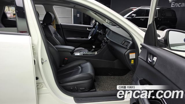 Kia K5 2017 — photo 11