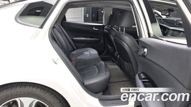Kia K5 2017 — photo 12