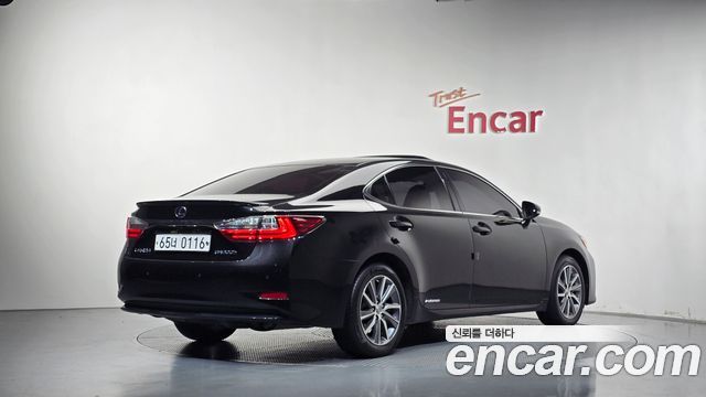 Lexus ES 2017 — photo 2