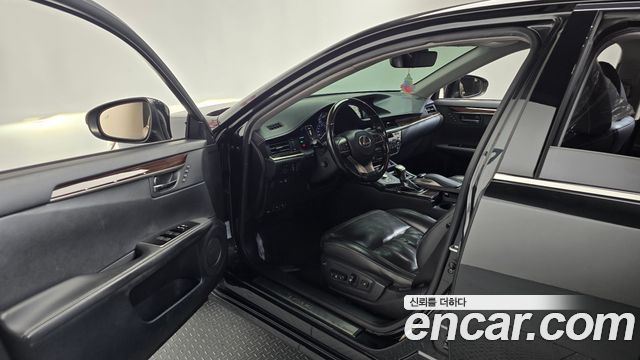 Lexus ES 2017 — photo 10