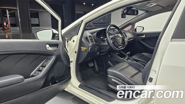 Kia K3 2016 — photo 13