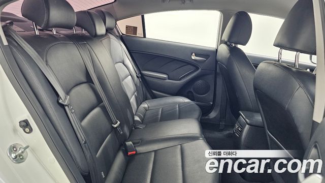 Kia K3 2016 — photo 18