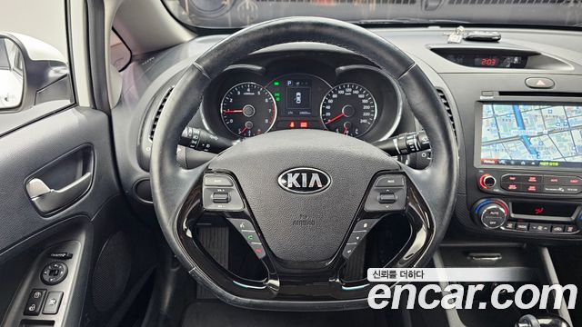 Kia K3 2016 — photo 19