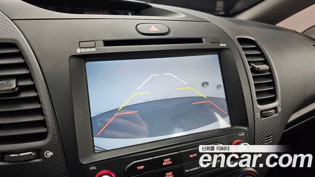 Kia K3 2016 — photo 21