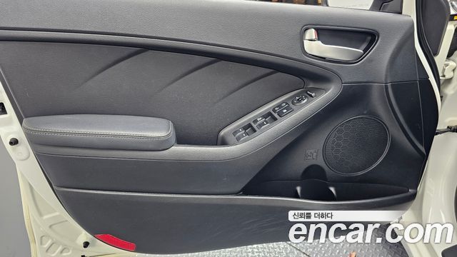Kia K3 2016 — photo 14