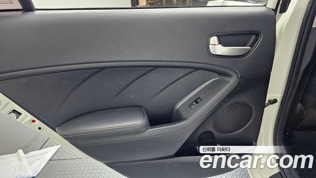 Kia K3 2016 — photo 15