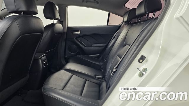Kia K3 2016 — photo 16