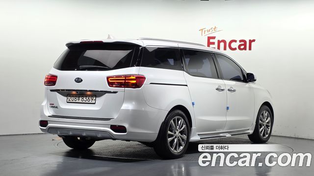 Kia Canival 2019 — photo 2