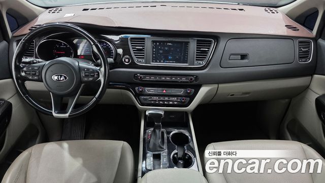 Kia Canival 2019 — photo 7