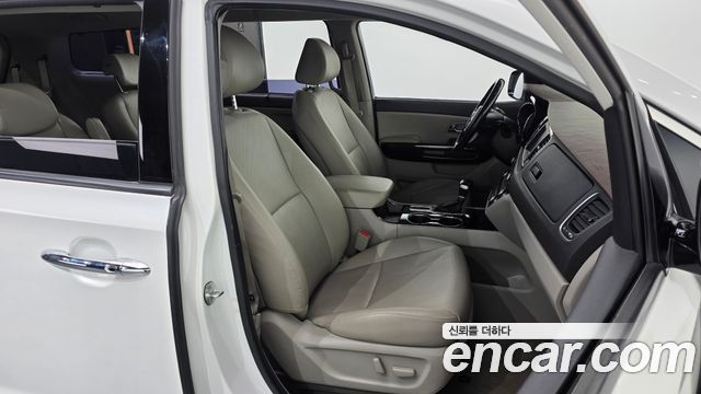 Kia Canival 2019 — photo 12