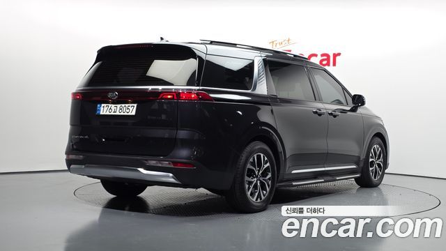 Kia Canival 2021 — photo 2