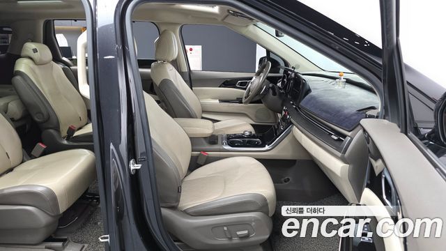 Kia Canival 2021 — photo 11