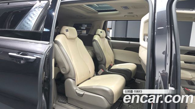 Kia Canival 2021 — photo 12