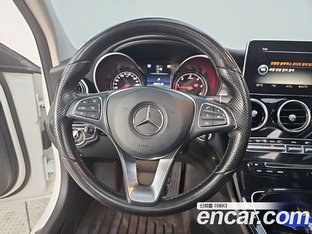 Mercedes-Benz C-Class 2017 — photo 9