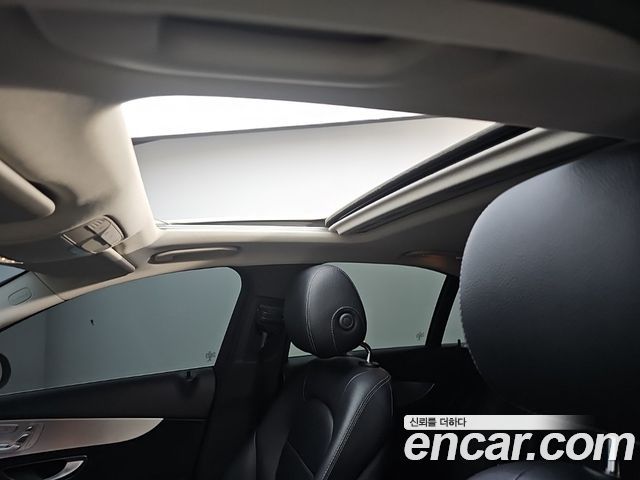 Mercedes-Benz C-Class 2017 — photo 13