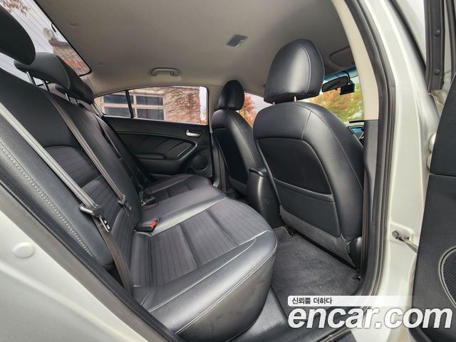 Kia K3 2016 — photo 13