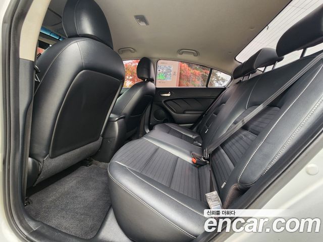 Kia K3 2016 — photo 14