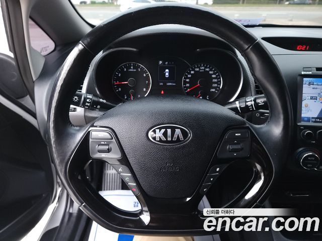 Kia K3 2016 — photo 15