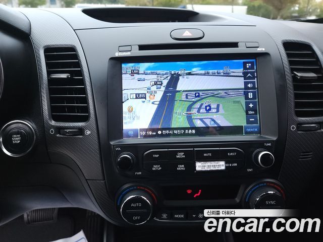 Kia K3 2016 — photo 16