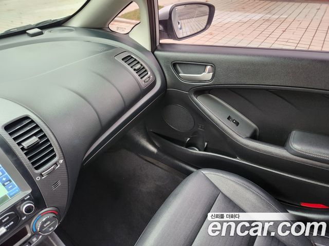 Kia K3 2016 — photo 17