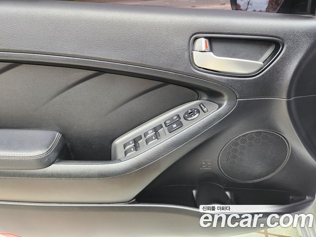 Kia K3 2016 — photo 18