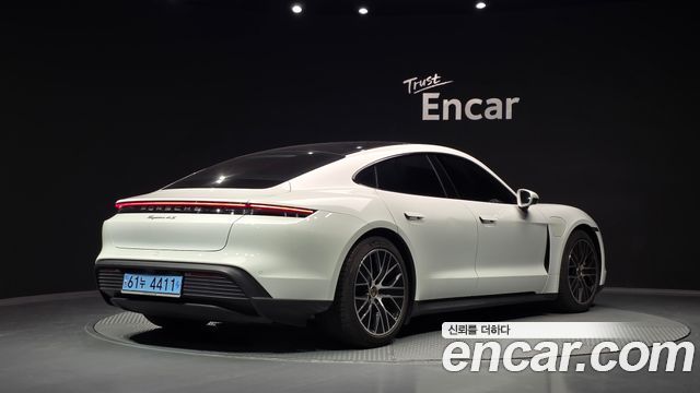 Porsche Taycan 2022 — photo 2