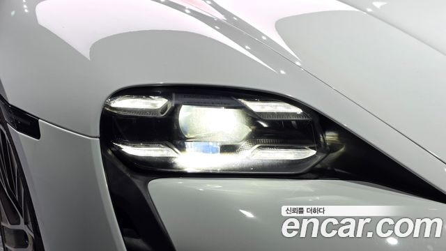 Porsche Taycan 2022 — photo 8