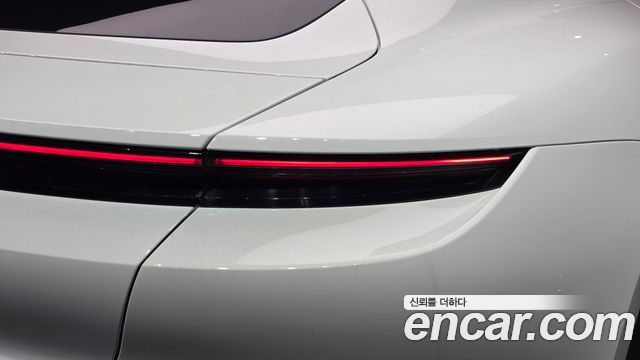 Porsche Taycan 2022 — photo 9