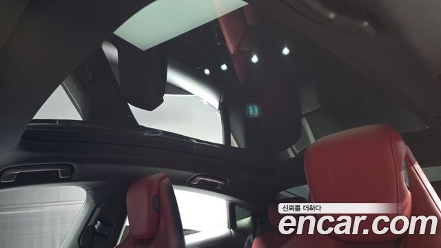 Porsche Taycan 2022 — photo 36