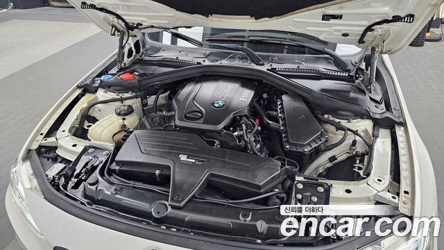 BMW 3-Series 2018 — photo 6