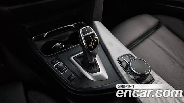 BMW 3-Series 2018 — photo 9