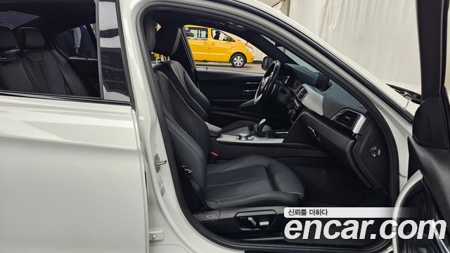 BMW 3-Series 2018 — photo 11