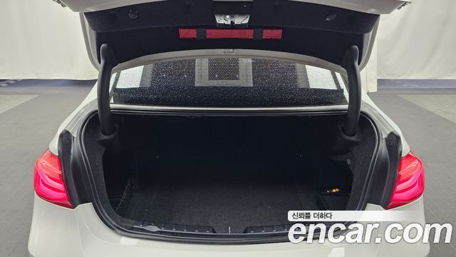 BMW 3-Series 2018 — photo 20