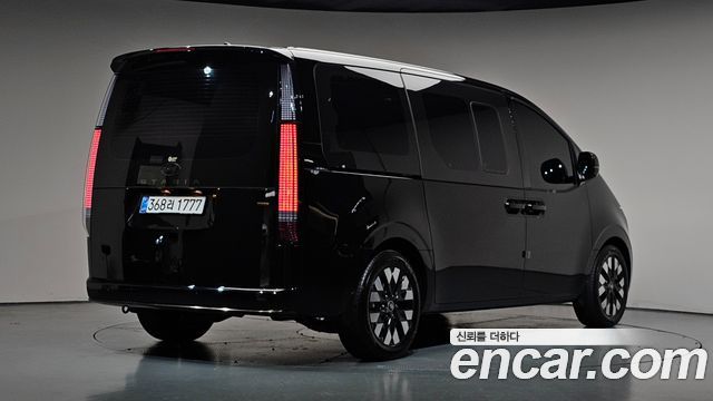 Hyundai Staria 2025 — photo 2