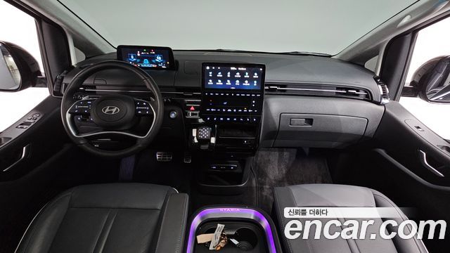 Hyundai Staria 2025 — photo 10