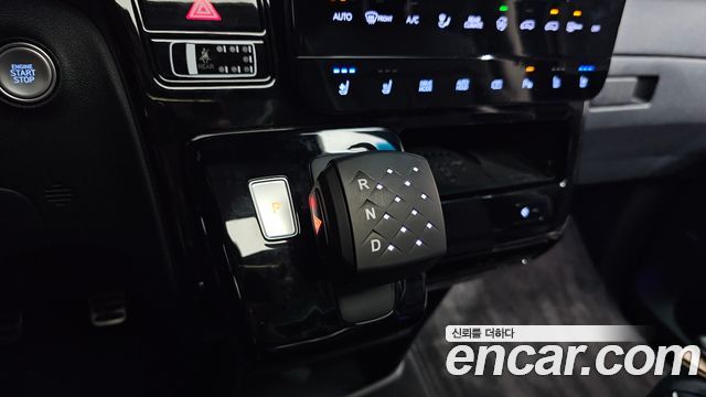 Hyundai Staria 2025 — photo 12