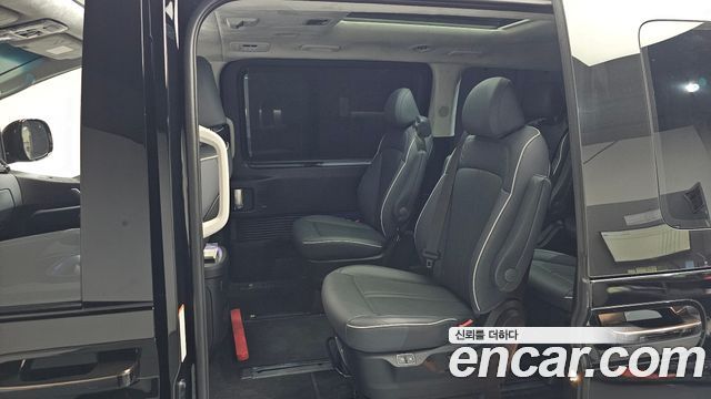 Hyundai Staria 2025 — photo 18
