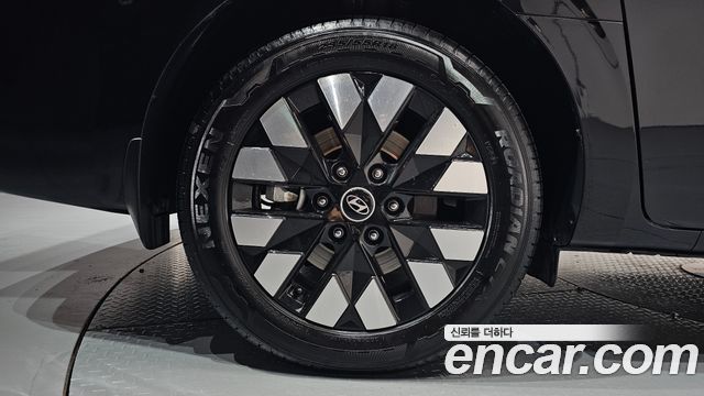 Hyundai Staria 2025 — photo 7