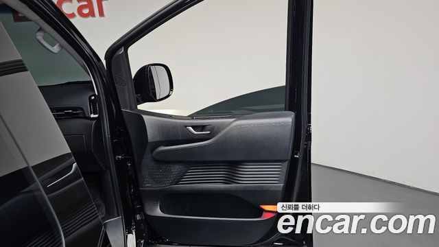 Hyundai Staria 2025 — photo 14