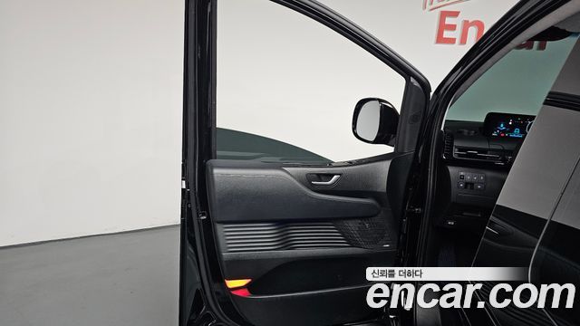 Hyundai Staria 2025 — photo 15