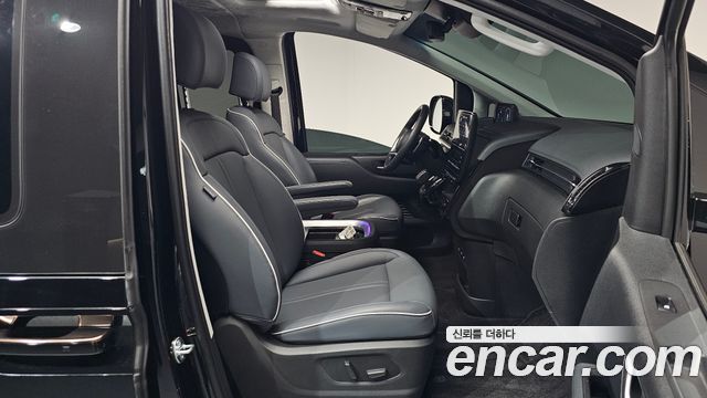Hyundai Staria 2025 — photo 16