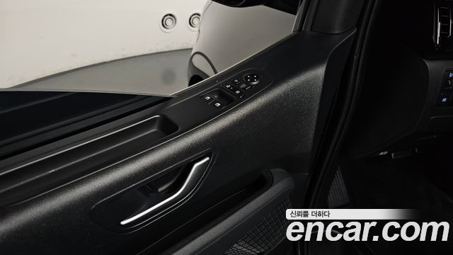 Hyundai Staria 2025 — photo 36