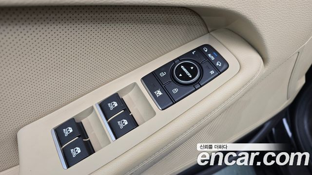 Genesis G80 2017 — photo 28