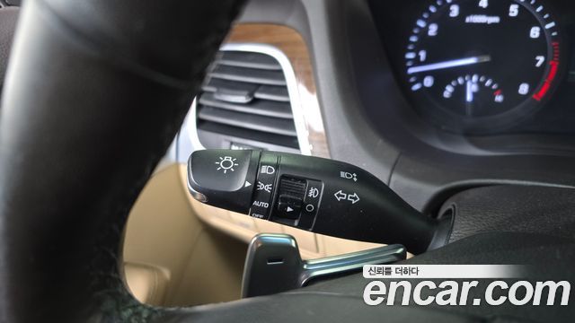 Genesis G80 2017 — photo 29