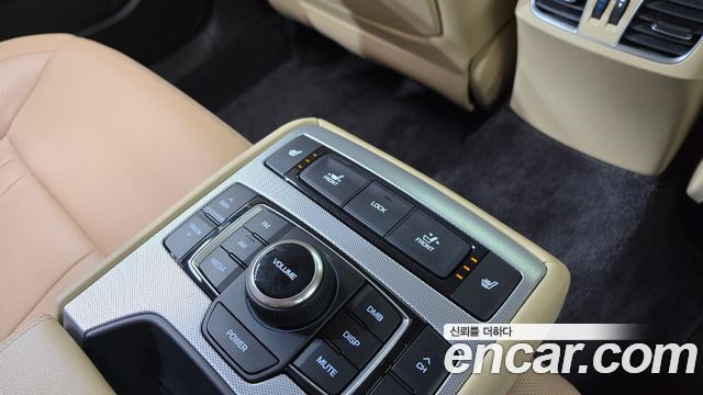 Genesis G80 2017 — photo 31