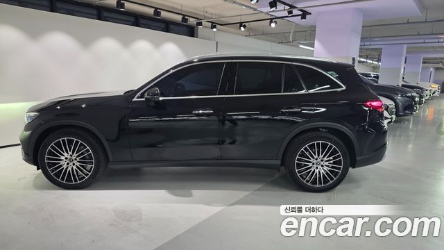 Mercedes-Benz GLC-Class 2026 — photo 8