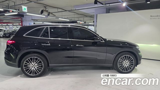 Mercedes-Benz GLC-Class 2026 — photo 9